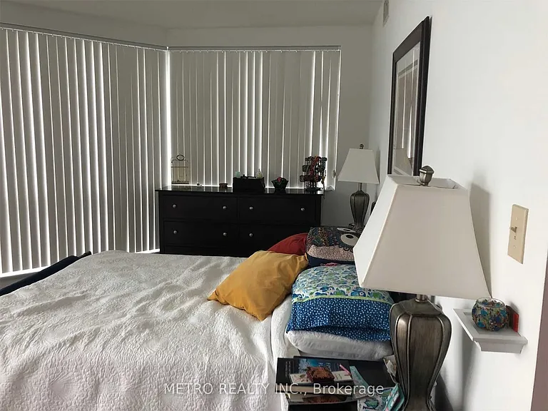 10 Yonge St #3412 — Photo 9