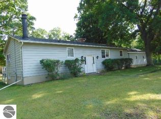 2475 S Warner Rd, Sumner, MI 48889