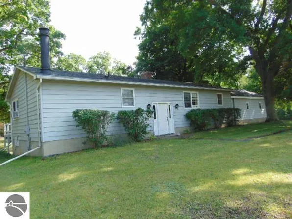 2475 S Warner Rd, Sumner, MI 48889