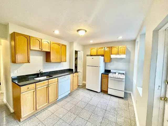 224 Hanover St #22