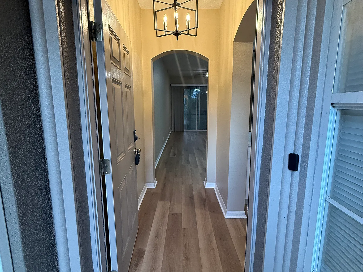 2 bed, 2.5 bath, 1240 sqft, $2,200 — Photo 2