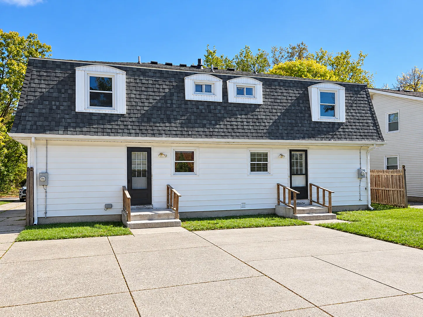 3 bed, 1.5 bath, 1250 sqft, $2,400 — Photo 2