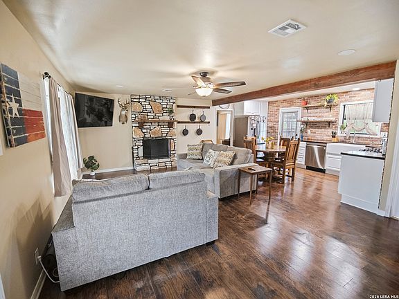 3rd image of 277 W BEAR SPRINGS RD