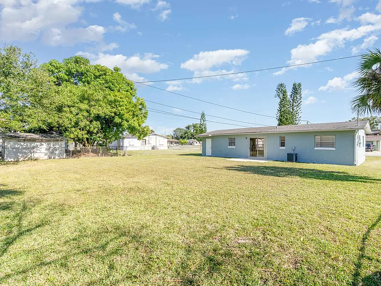 557 Cox St — Photo 18