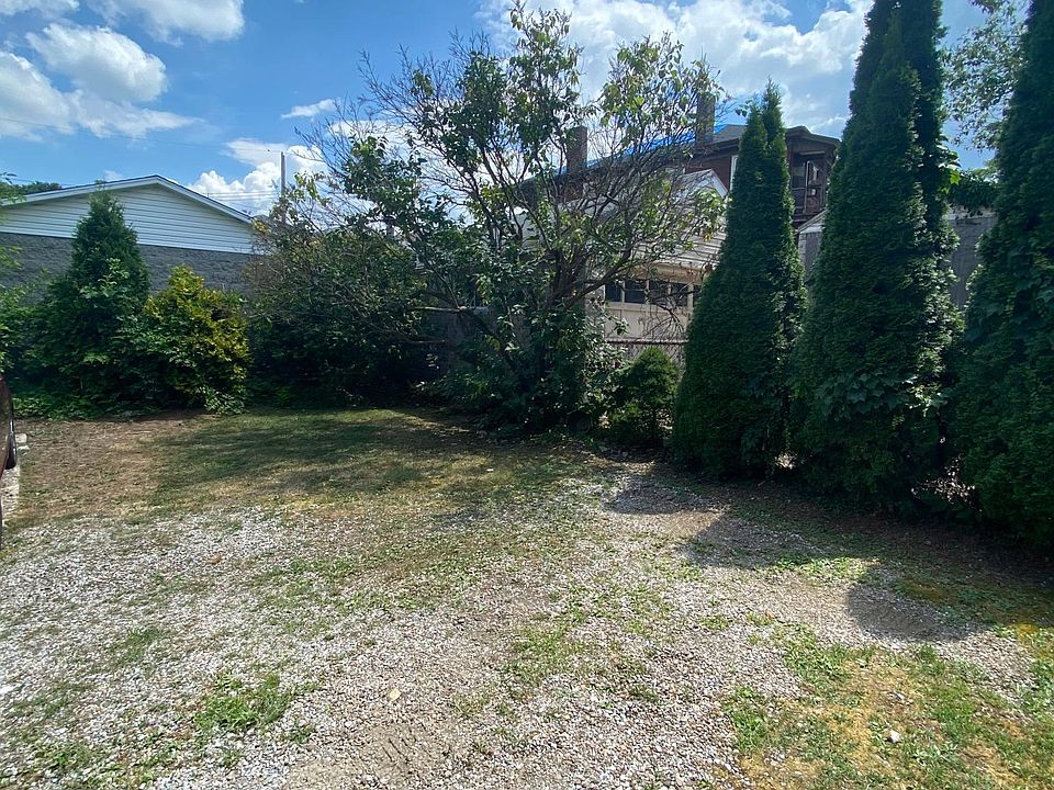 Outdoor common area in back of building