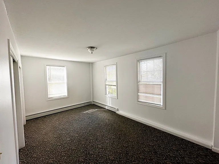 35 Terrace Dr #2R — Photo 3