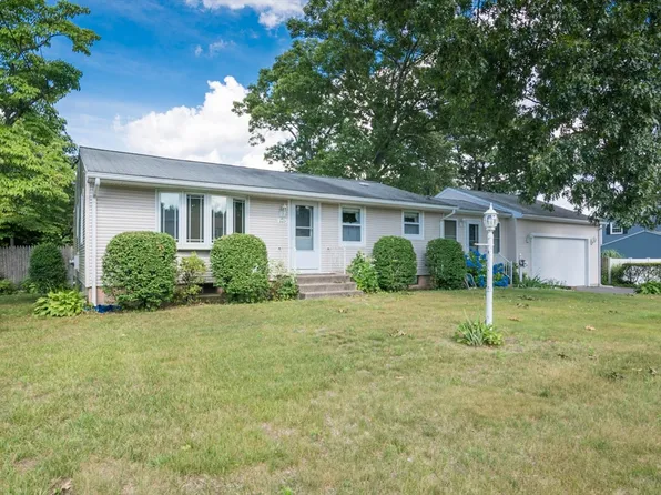 107 Bostwick Ln, Chicopee, MA 01020