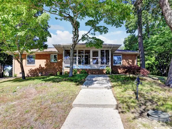 3631 Lighthouse Ln, Hayes, VA 23072