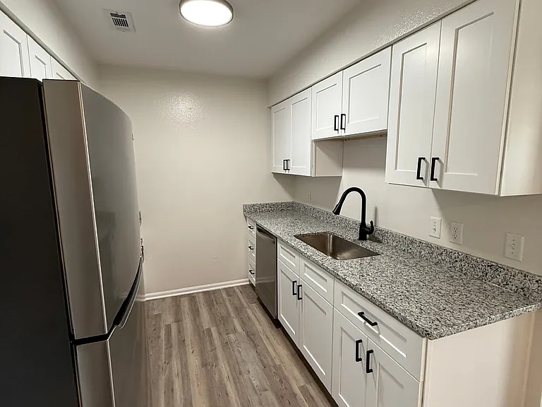 Pine Tree Apartments — Photo 4