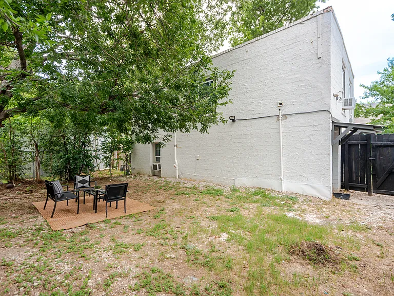 2737 Stuart Dr #2 — Photo 17