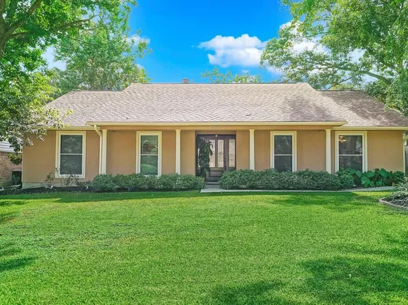 107 Woodmont Dr, Montgomery, TX 77356