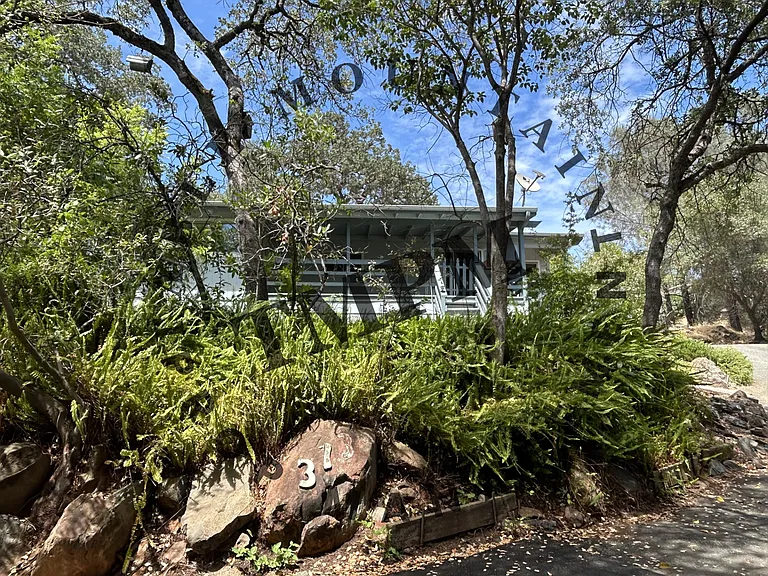 373 Lodgeview Dr — Photo 17