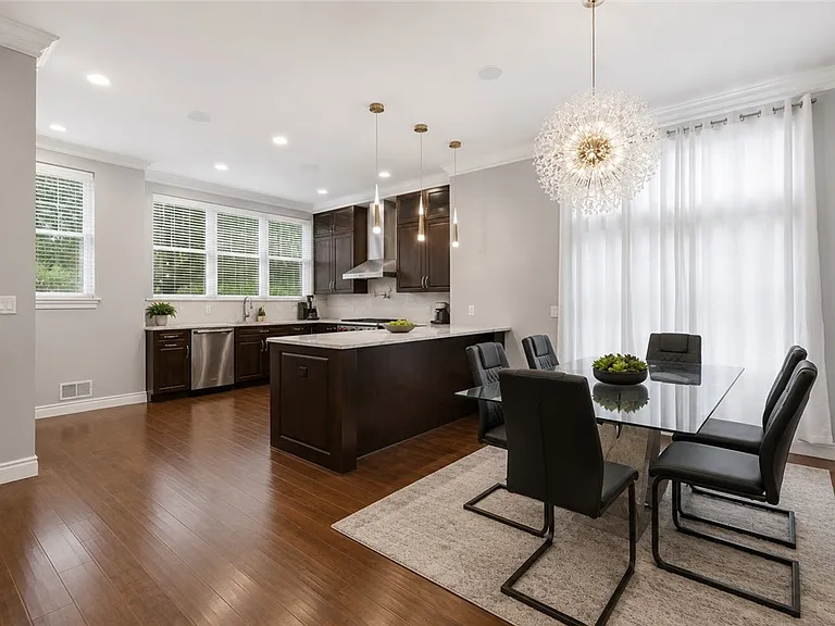 390 Bradley St — Photo 6