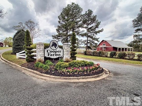 2nd image of 384 Forest Oaks Dr