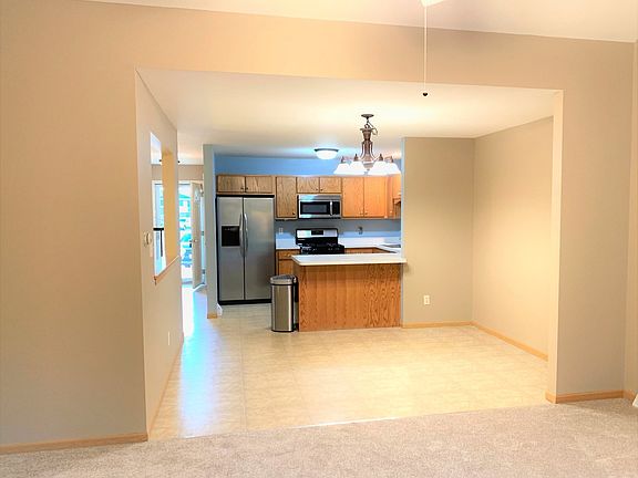 4th image of 829 Covey Ln