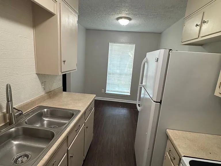808 Concho Pl — Photo 8