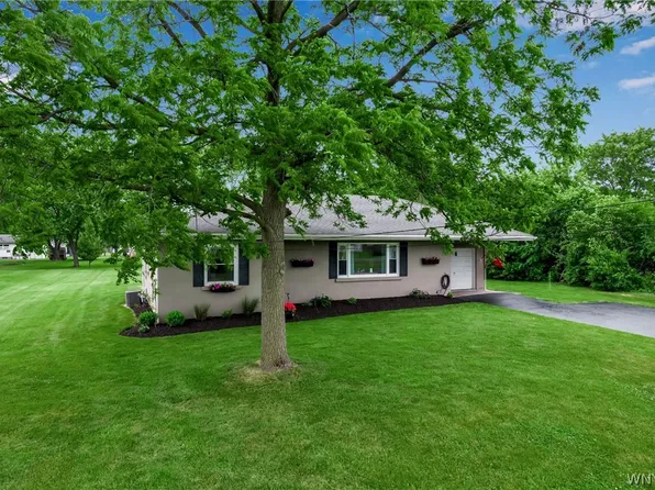 1001 S Brookside Dr, Lewiston, NY 14092