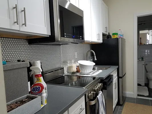 Rented by Chartwell Manhattan Realty | media 3