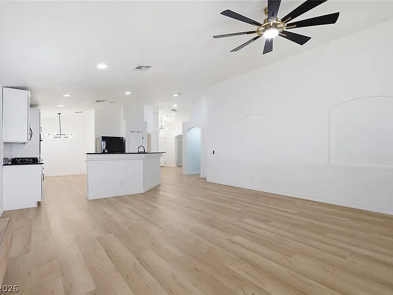 9717 High Alpine St — Photo 8