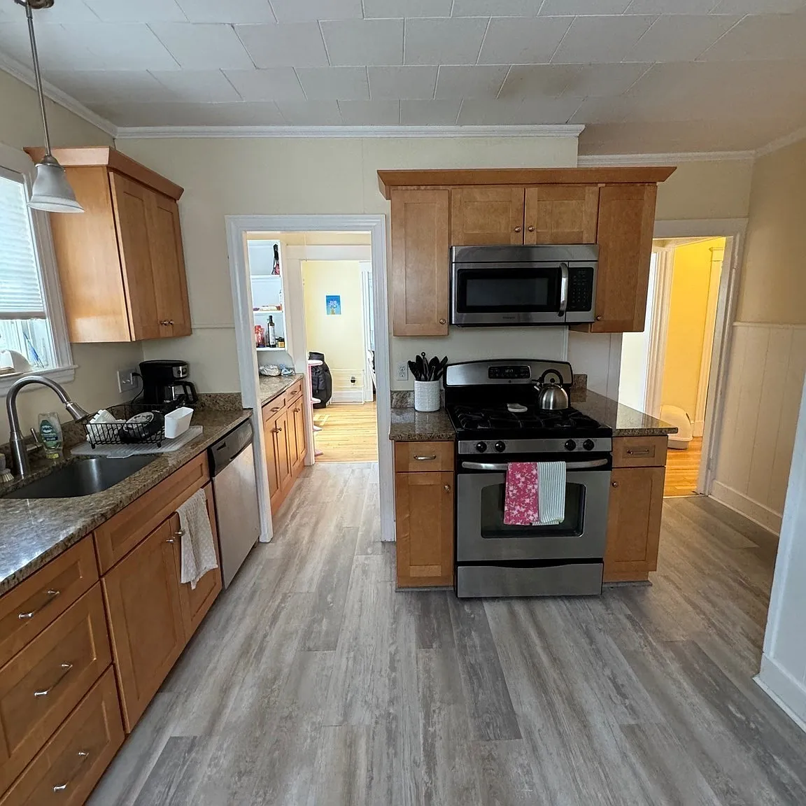 2 bed, 1.0 bath, 1250 sqft, $2,700 — Photo 2