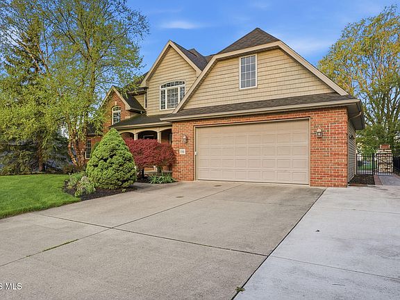 3rd image of 736 Parkview Dr
