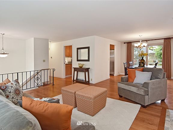 4th image of 12531 39th Avenue NE #A