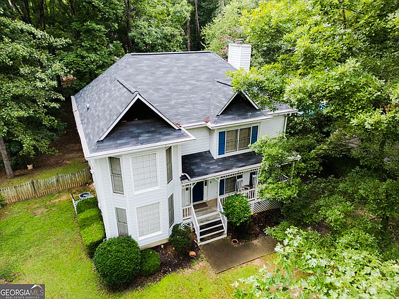 3rd image of 220 Creekwood Trl