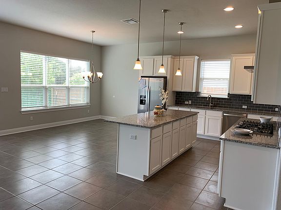 5th image of 4652 Katherine Dr