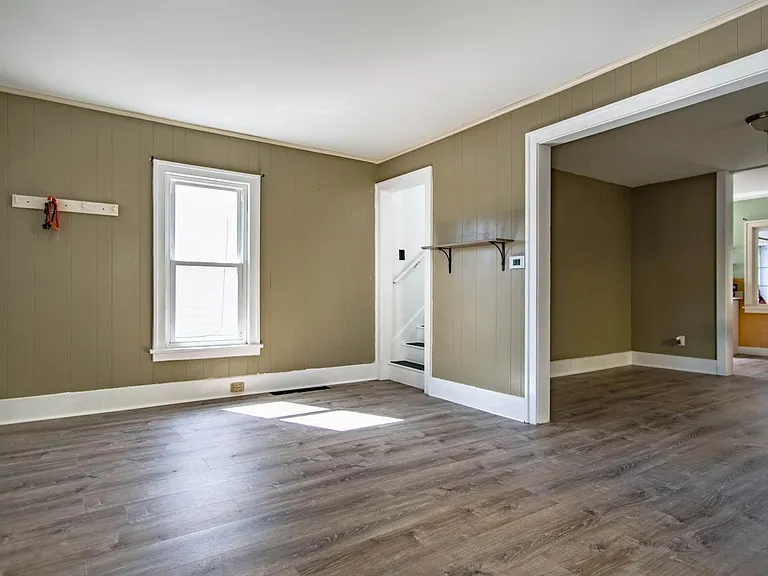 11 Beattie Ave — Photo 2