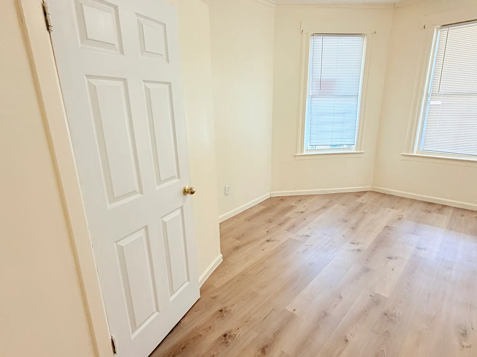 3 bed, $2,200 — Photo 2