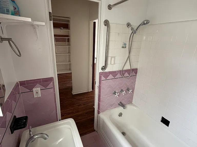 1111 4th St #201 — Photo 9