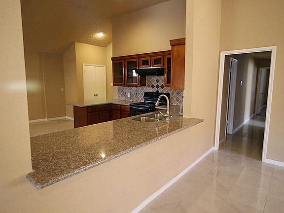 4th image of 12709 Hollandale Dr