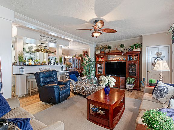 4th image of 180 Salty Shores Point Drive