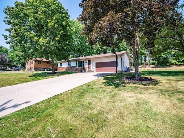 288 E Summit Ave, Ellsworth, WI 54011