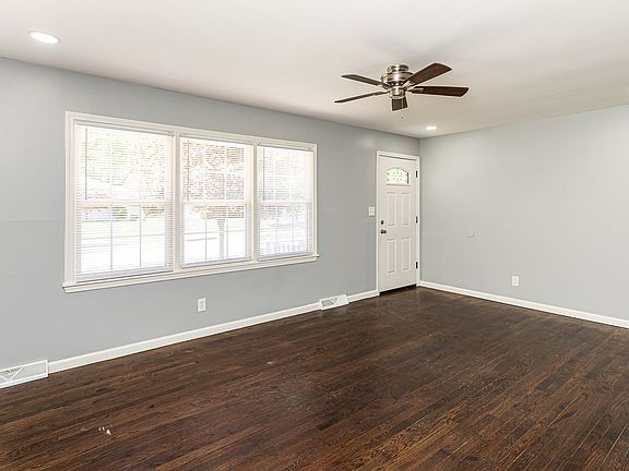 3rd image of 8216 Ruskin Way