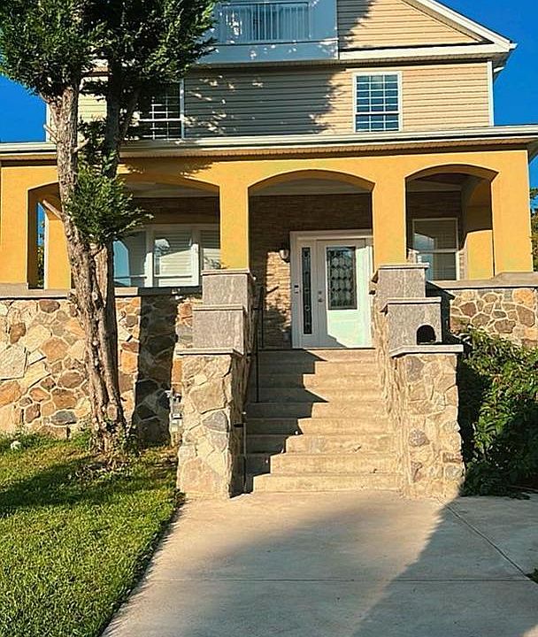 1st image of 2812 Gibbons Ave