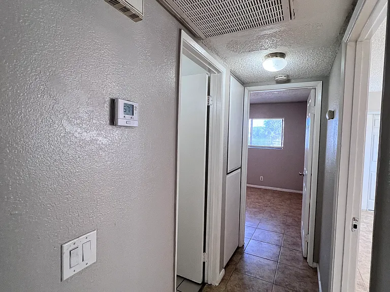 600 E 5th St #10 — Photo 9