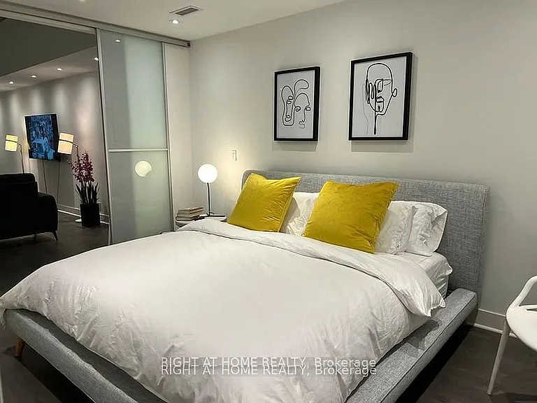 399 Adelaide St W #104 — Photo 11