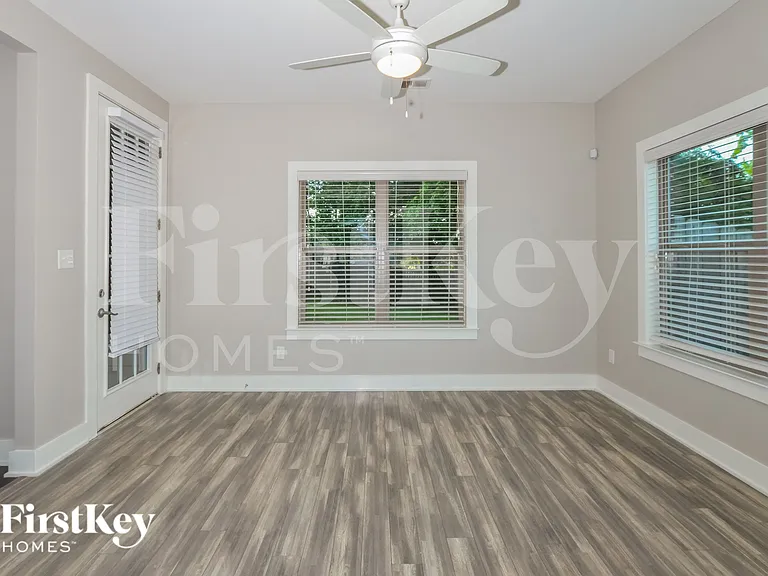 6362 Garrison — Photo 8