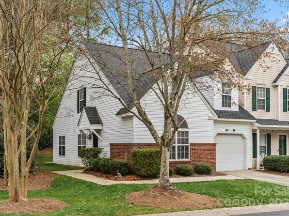 9912 Birch Knoll Ct, Charlotte, NC 28213