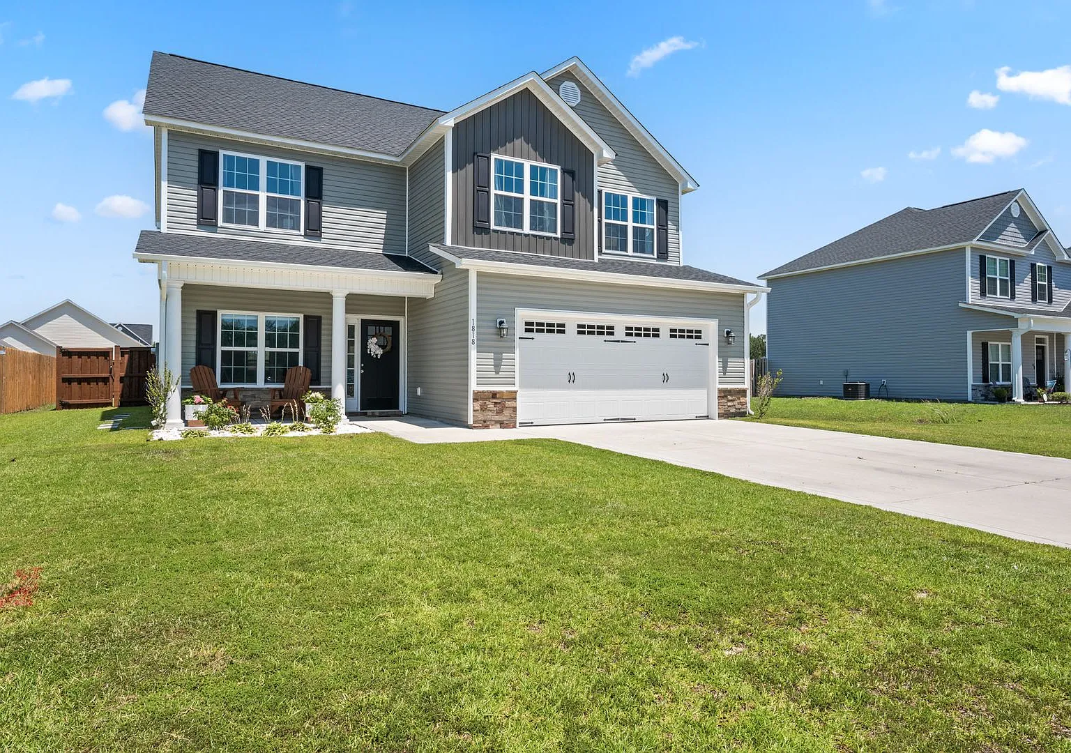 Perfect 4 bedroom & 2 1/2 bath! — Photo 1