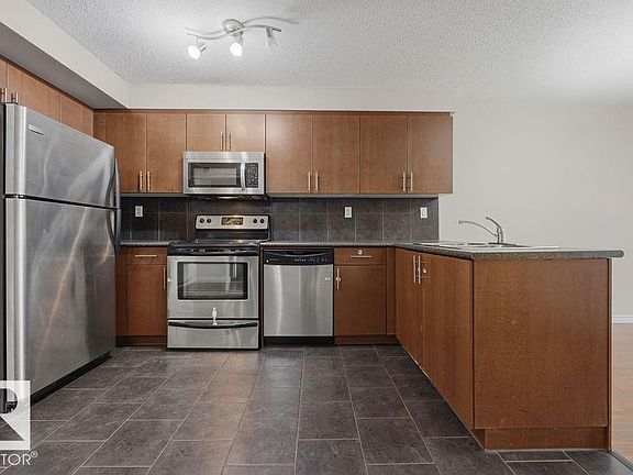 4th image of 10118 106th Ave NW #204