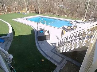 98 Sycamore Ln, Saunderstown, RI 02874