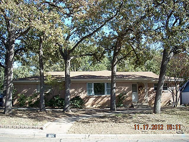 1st image of 805 Oakwood Dr