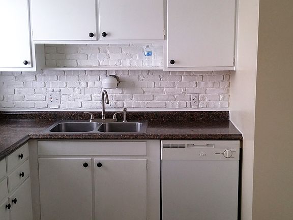 4th image of 4916 Arbor Village Dr APT B