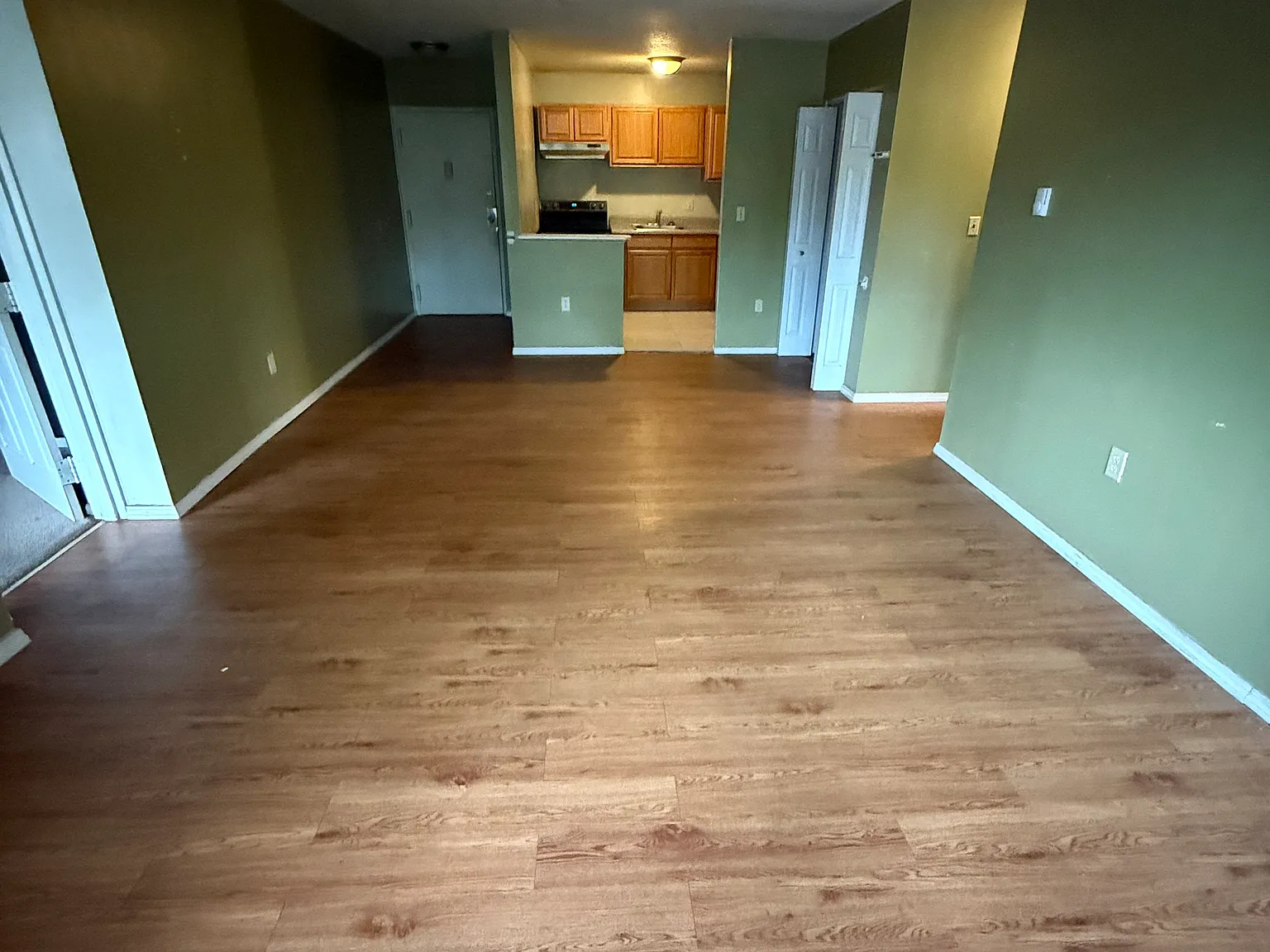 2 bed, 850 sqft, $1,700 — Photo 2