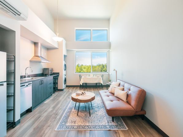1655 Main St #202