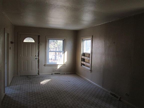 4th image of 4709 Willow Dr