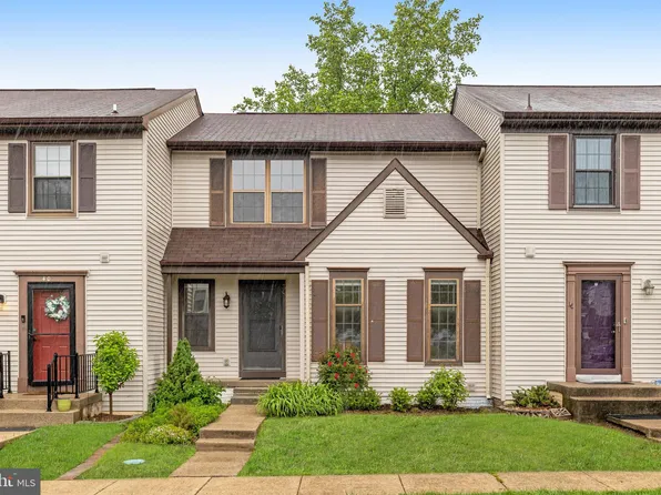 38 Haxall Ct, Sterling, VA 20165