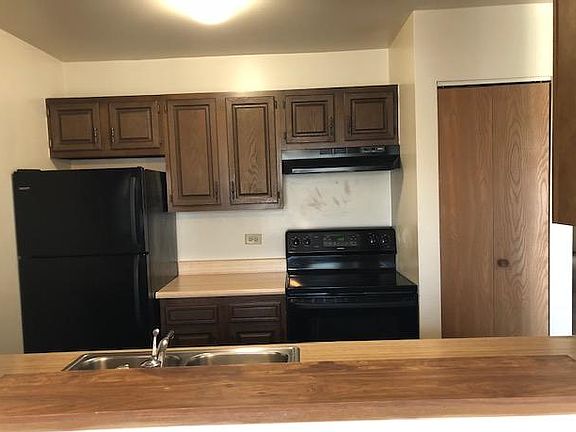 2nd image of 145 Glen St APT 3E